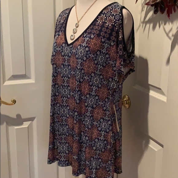 Blue and peach cold shoulder Lavish brand top - Picture 2 of 5